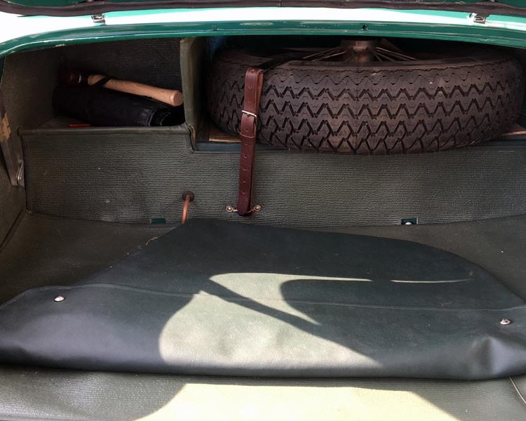 Austin Healey BN1 Boot Trunk Kit trimmed in Suede Green Armacord. Sidescreen Storage Bag in Dark Green PVC.