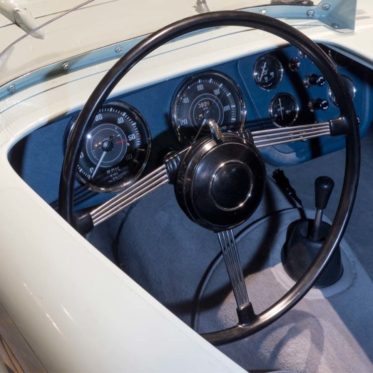 Triumph TR2 "Jabbeke MVC 575" fitted with Midnight Blue Vinyl Dashboard Facia, and Grey Wool Carpets (© Martyn Goddard) - Photo courtesy of the TR Register.
