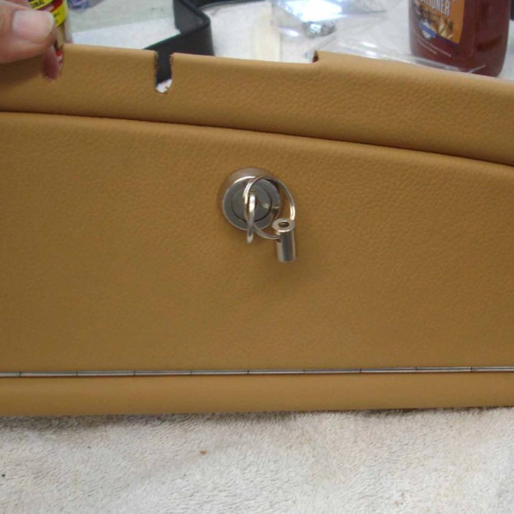 Triumph TR2 fitted with a Biscuit Light Tan Leather Cubby Box Lid