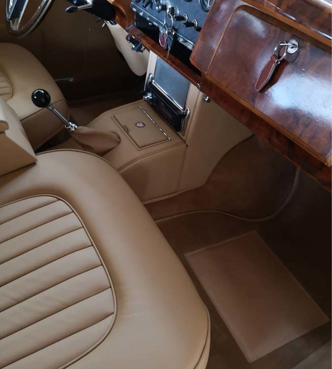 Jaguar MK2 fitted with Biscuit Light Tan Leather & Vinyl Front Seat Covers and Centre Console, and a Palomino Wool Carpet Set.
