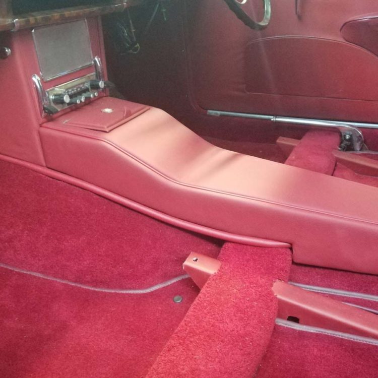 Jaguar MK2 fitted with a Matador Red Leather & Vinyl Centre Console Re-Trim Kit, using Red Moquette.