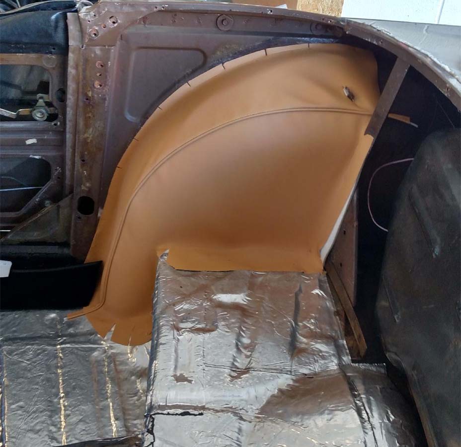 Triumph TR6 fitted with Biscuit Light Tan Vinyl Wheelarch Panel Cover.