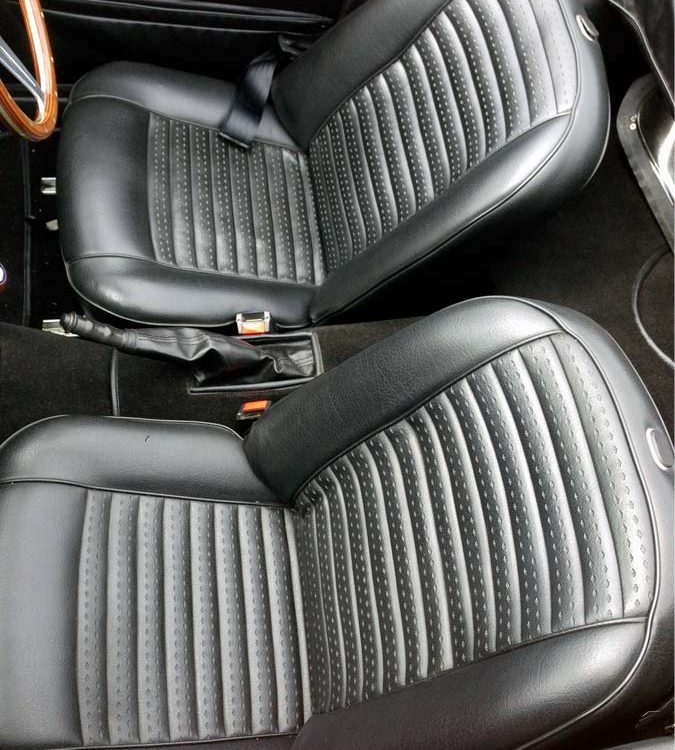 Triumph TR6 fitted with Black “RG” Vinyl Front Seat Covers (CF/CR).