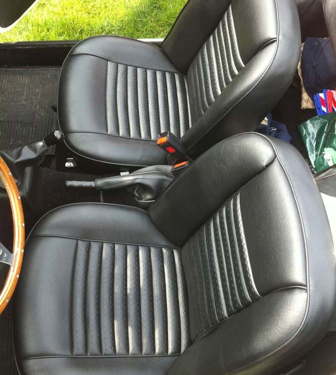 Triumph TR6 fitted with Black Vinyl Front Seat Covers (Post CP50k+).