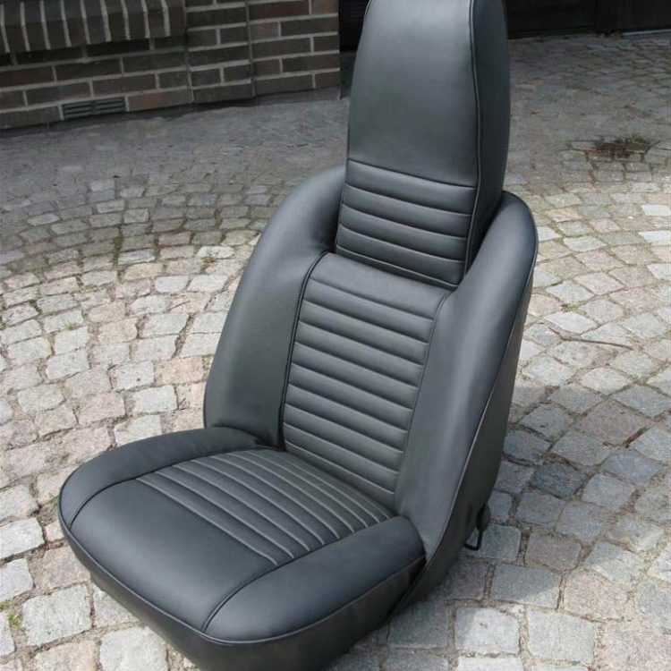 ￼Triumph TR6 fully trimmed Front Seats (Pre CC50k) in Black Leather & Vinyl Covers.