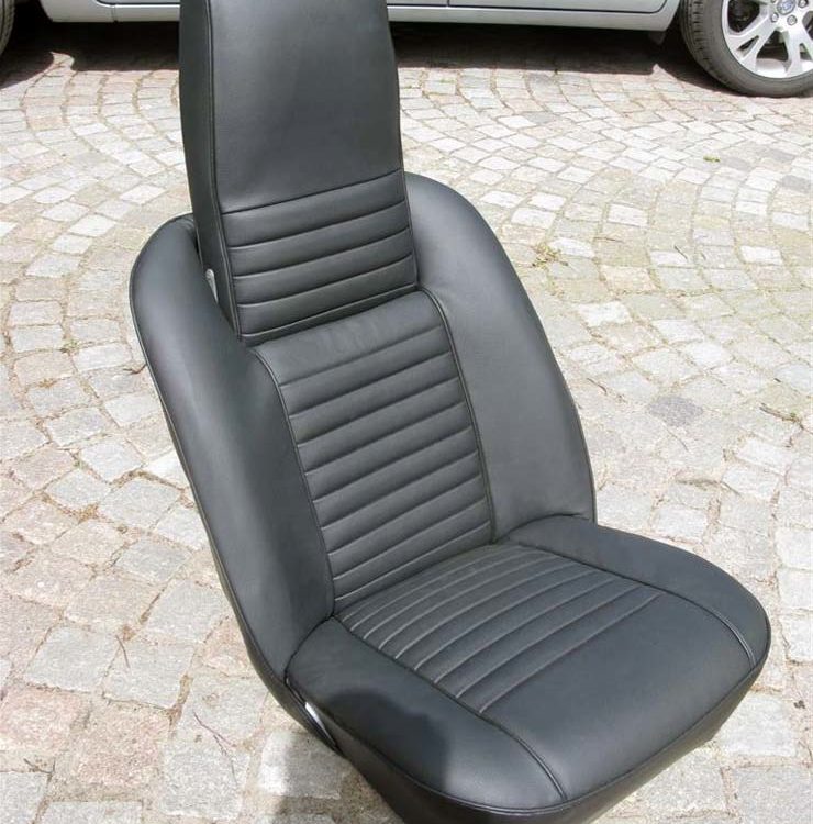 Triumph TR6 fully trimmed Front Seats (Pre CC50k) in Black Leather & Vinyl Covers.